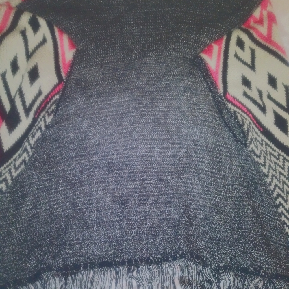Fridge Shawl/ Poncho - Picture 1 of 4